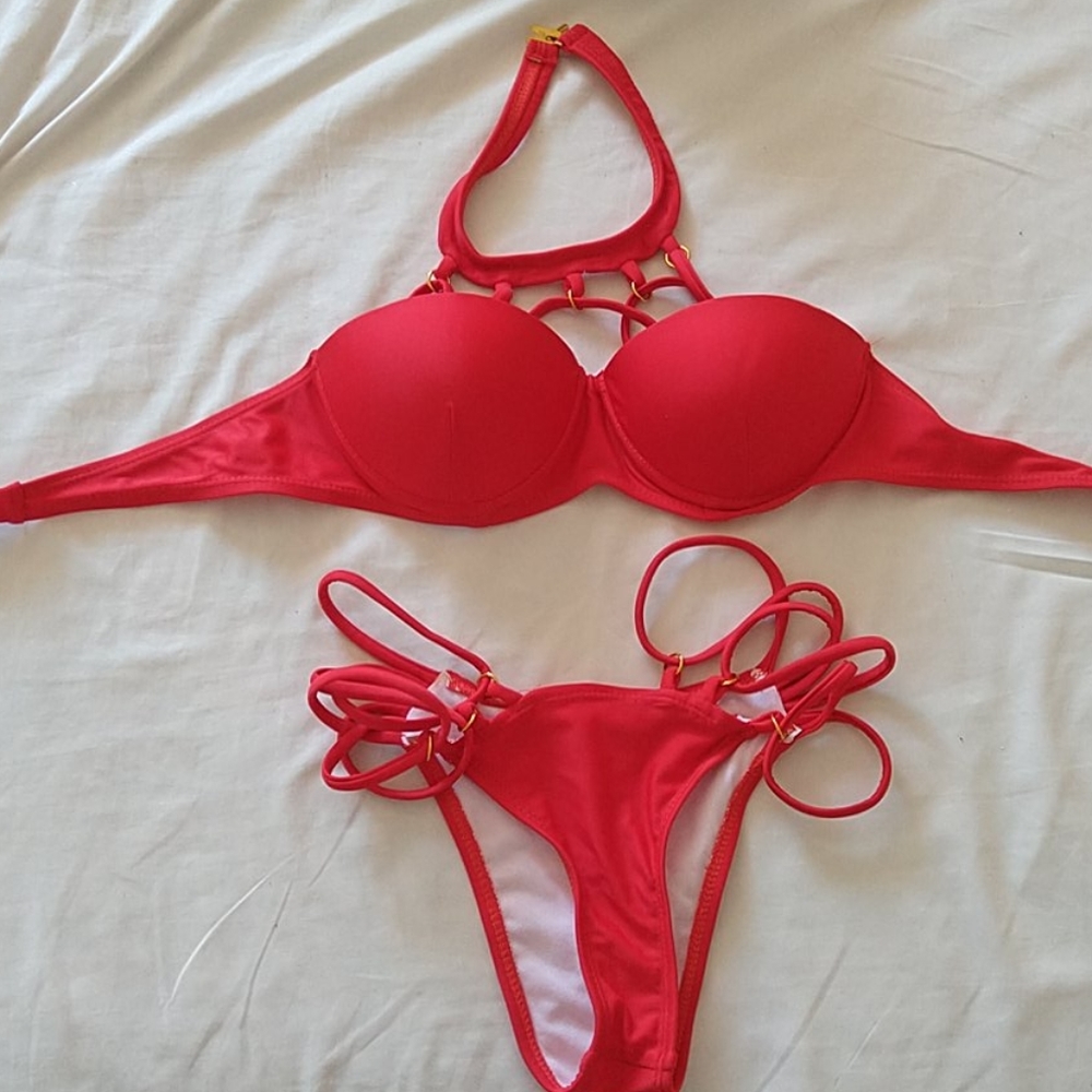 Bikini - Picture 2 of 4